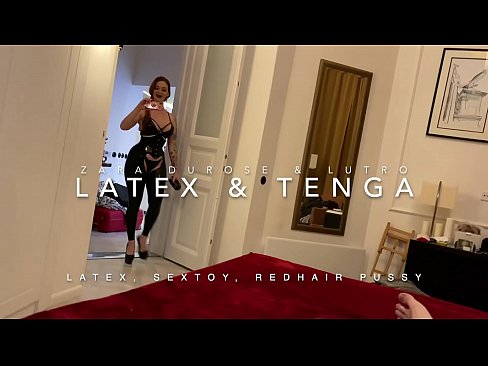 ❤️ Dada wa kambo mwenye kichwa chekundu akiwa amevalia vazi la latex alilobanwa na kaka wa kambo Ngono ❌️❤